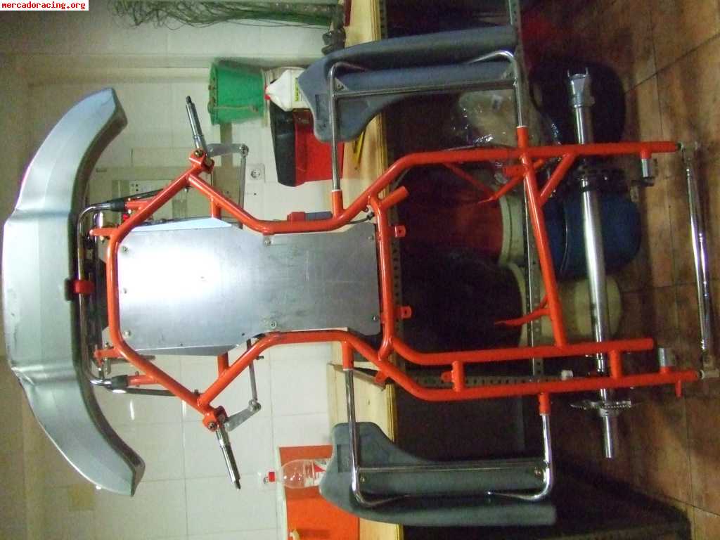 Vendo varios kart y  algo de material .