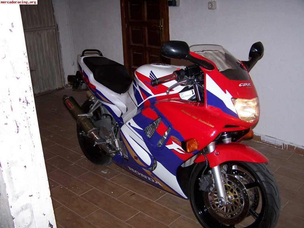 Se vende o se cambia  moto de  carretera  por kart,o motor  