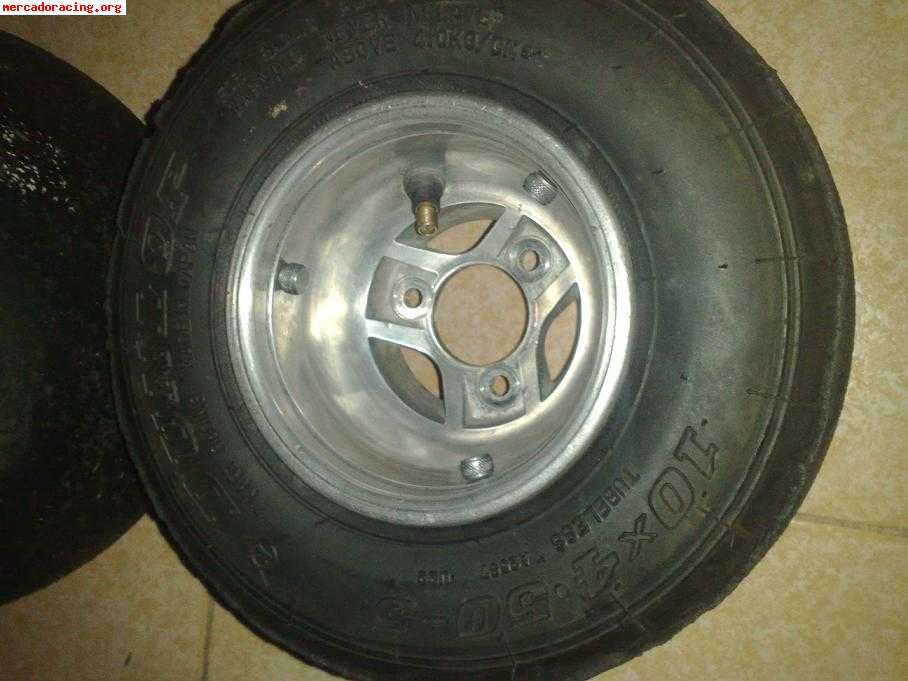 Vendo juego de llantas en magnesio con gomas dunlop