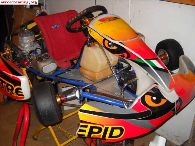 Se vende o se cambia kart mui cuidado pocas horas de uso