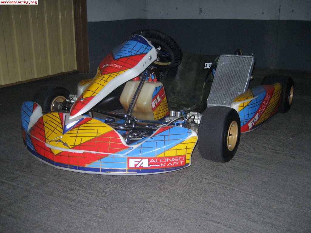 Se vende o cambia kart fa tm k9c