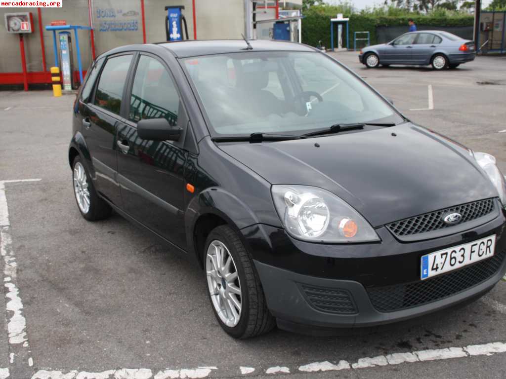 Se vende ford fiesta