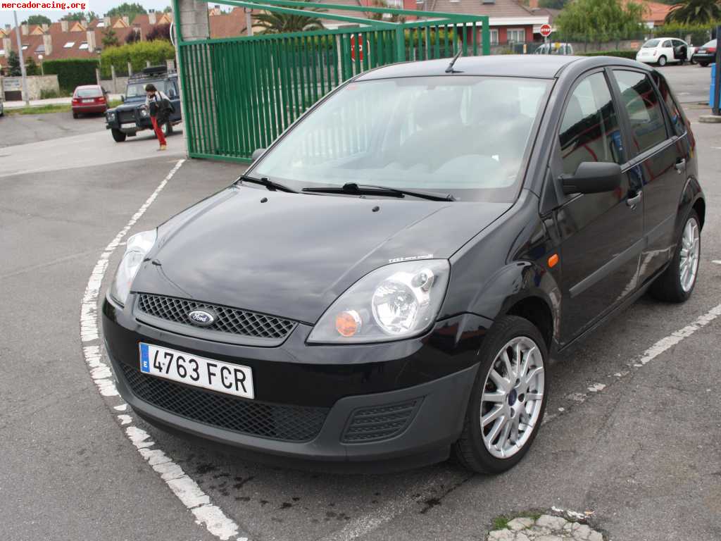 Se vende ford fiesta