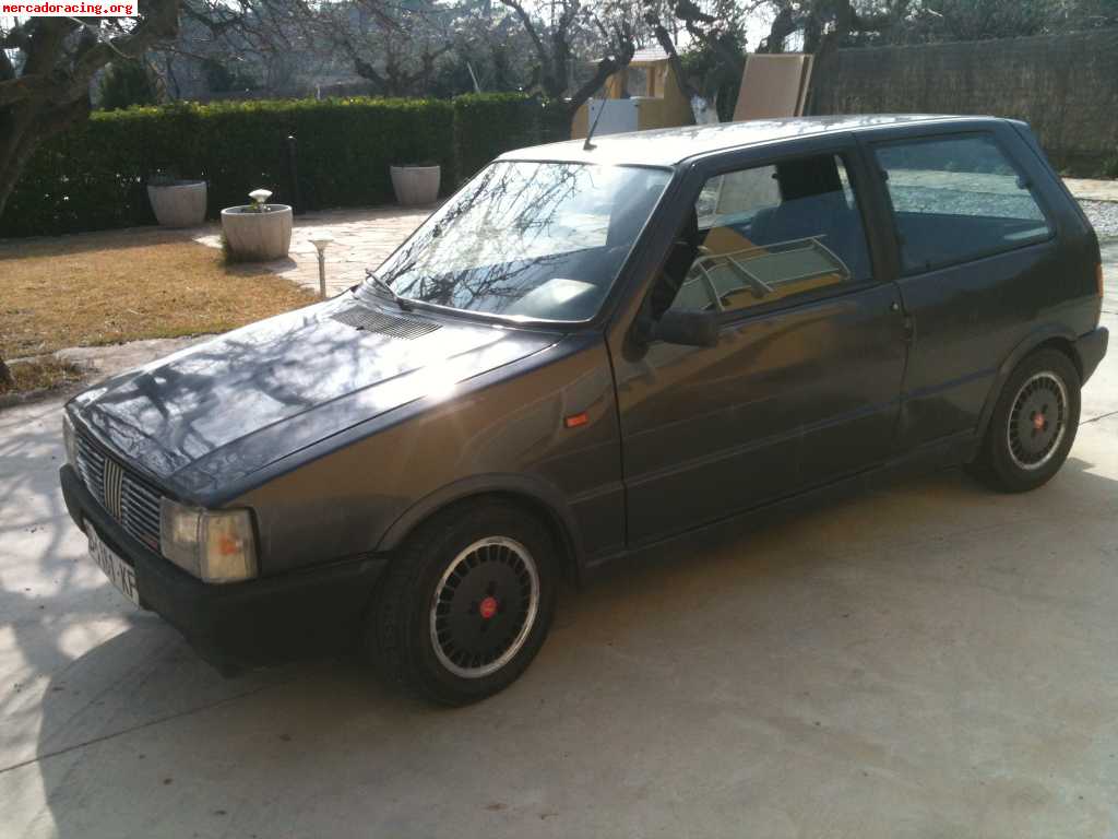 Se vende o cambia fiat uno turbo