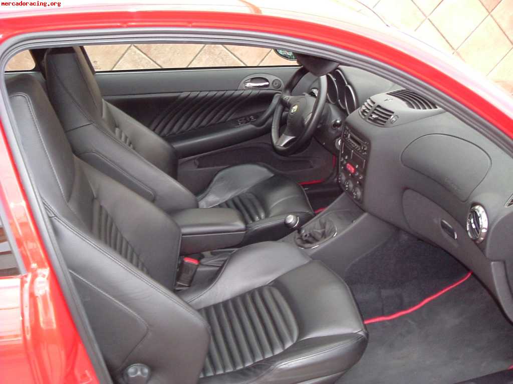 Vendo alfa romeo 147 gta(3200cc v6 250cv) con 8000 kmts real