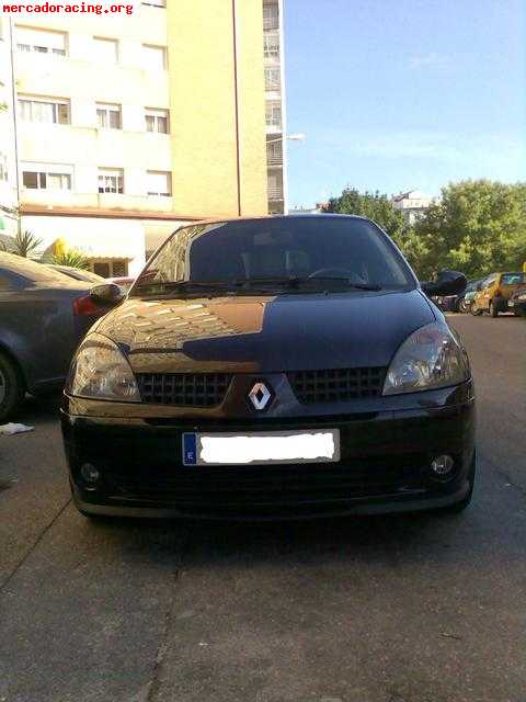 Se vende renault clio 1,5 dci 65(cv).5p (5.900)
