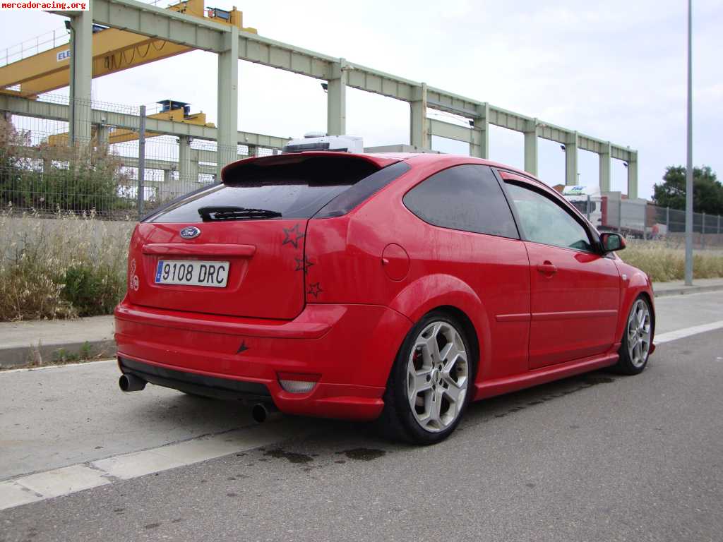 Se vende precioso ford focus 2006 muchos extras.