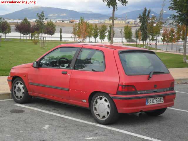 Clio 16v con  golpe 