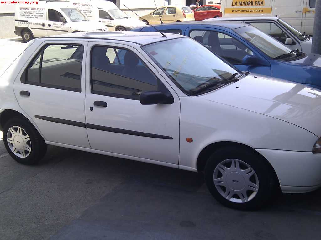 Se vende ford fiesta 1.8d