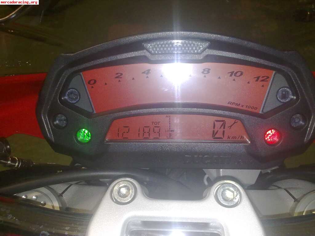 Ducati 696 plus 12milkm año 2010