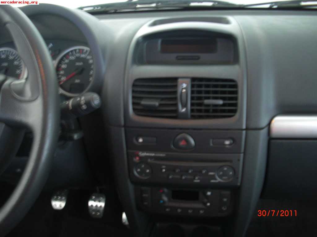 Se vende o se cambia clio sport 182