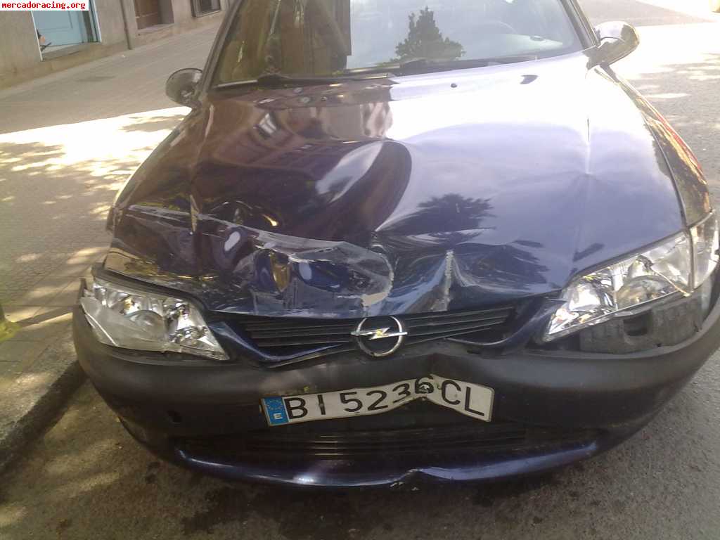Vendo opel vectra 1.6 16v gasolina con pequeño golpe frontal