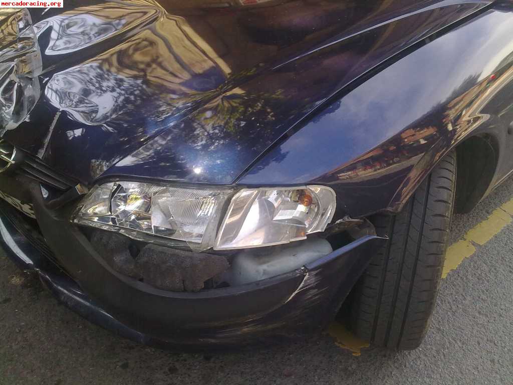 Vendo opel vectra 1.6 16v gasolina con pequeño golpe frontal