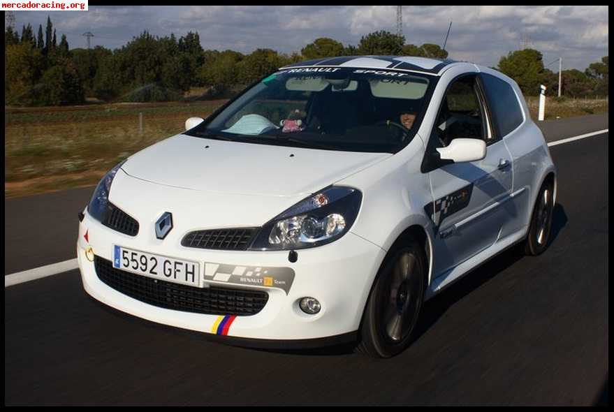 Se vende clio sport r27 blanco.