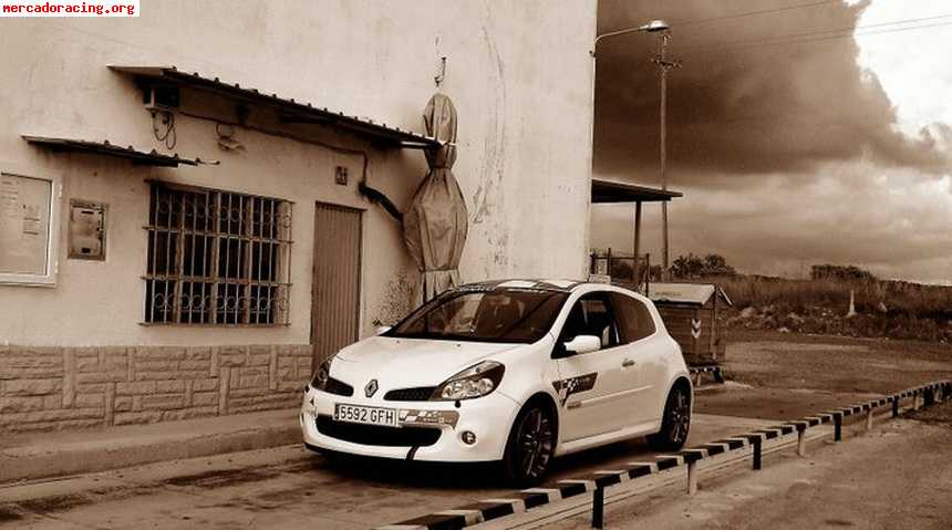 Se vende clio sport r27 blanco.