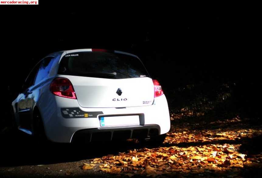 Se vende clio sport r27 blanco.