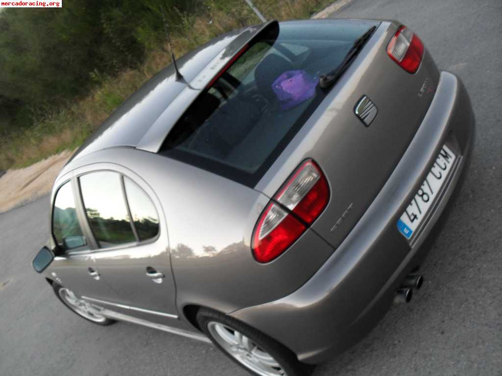 Se vende o cambia seat leon fr 