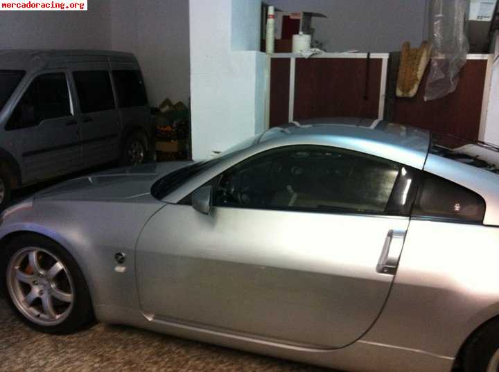 Se vende o cambia nissan 350z