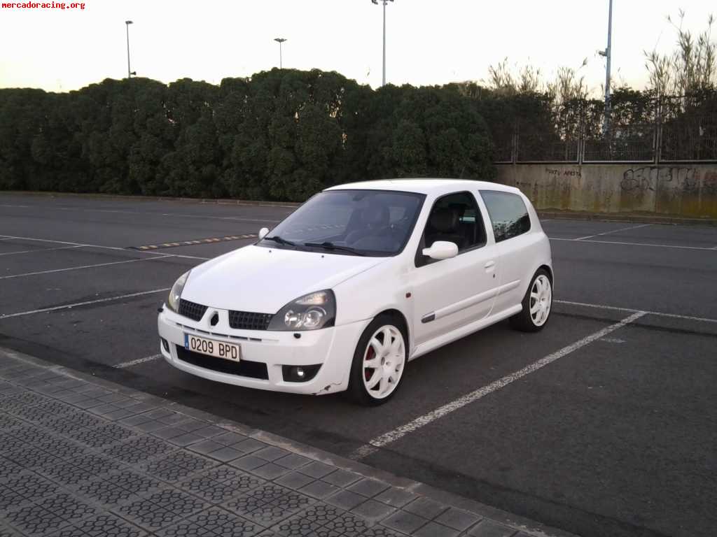 Renault clio sport año 01 vendo o cambio 6000 e