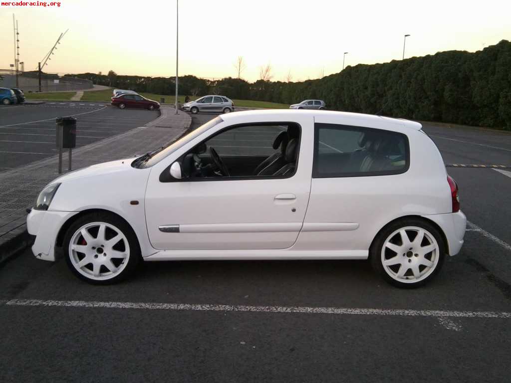 Renault clio sport año 01 vendo o cambio 6000 e