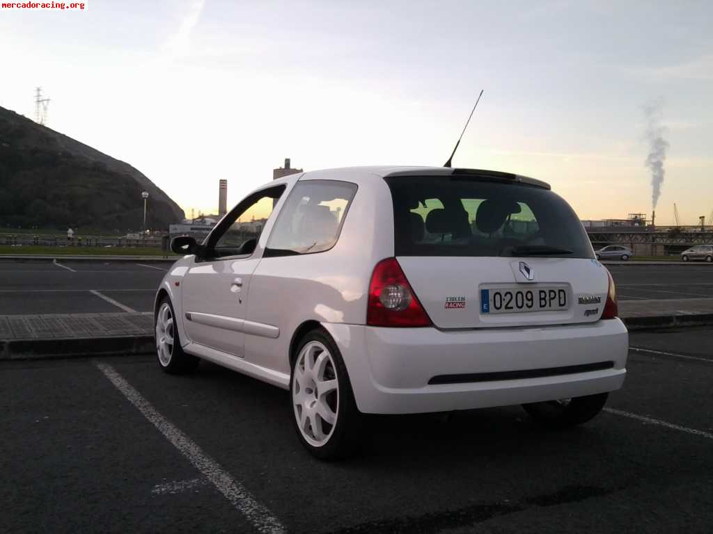 Renault clio sport año 01 vendo o cambio 6000 e