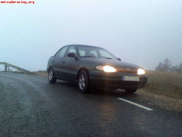 Vendo hyundai accent 1.5 12v.  (800€ negociabeles)