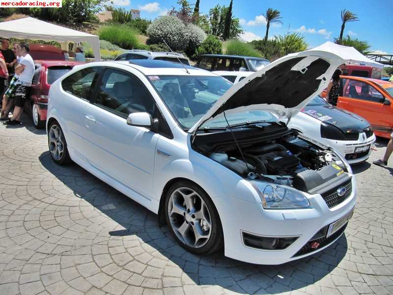 Se vende ford focus st 2.5 año06 58000km  extras racing 