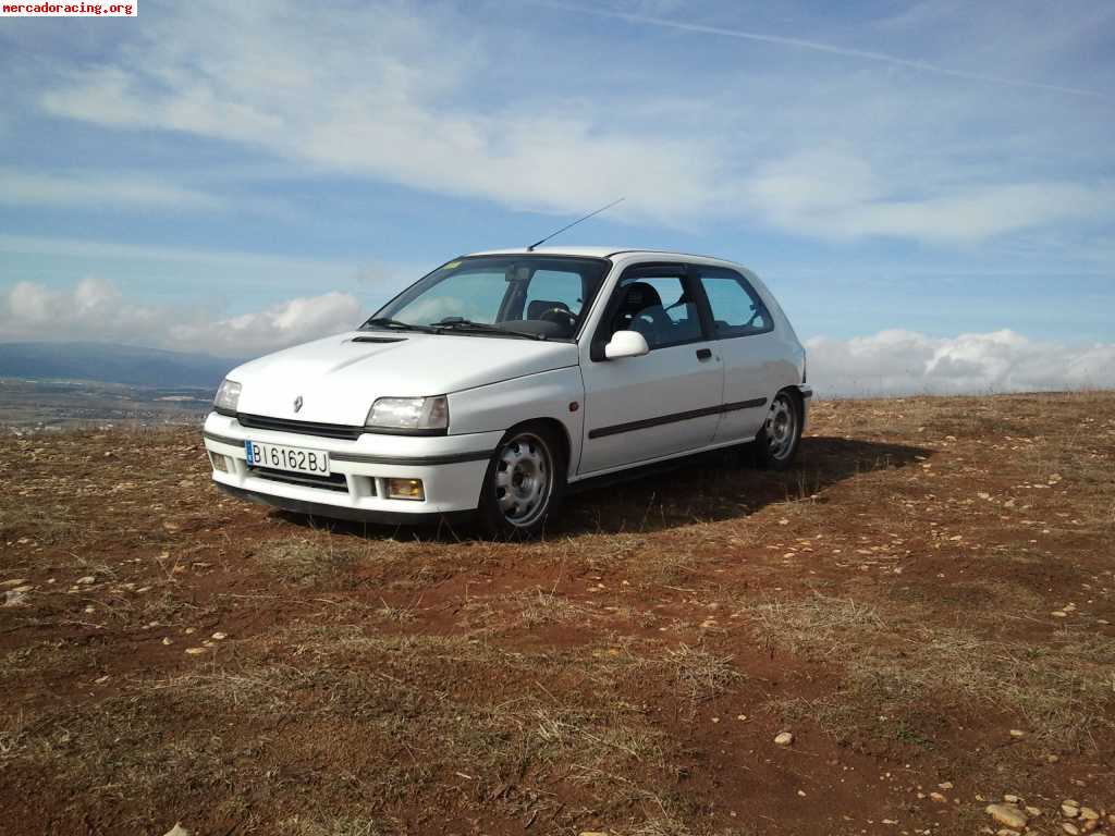 Se vende clio 16v 2200 €