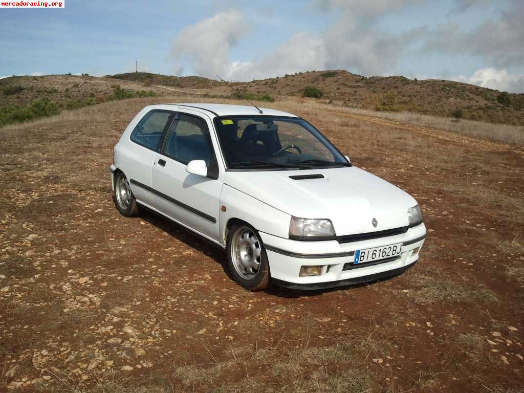 Se vende clio 16v 2200 €