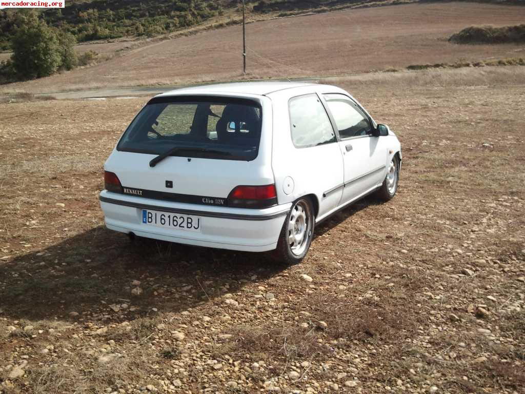 Se vende clio 16v 2200 €