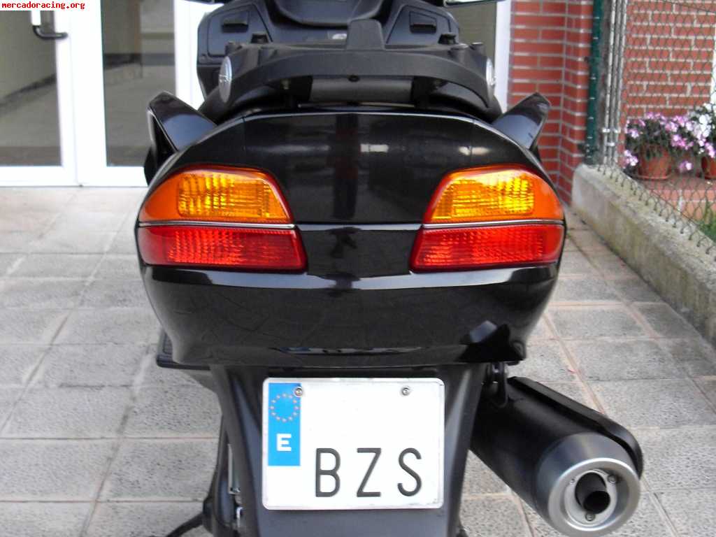 Suzuki burgman 650 ´02   2900 euros vendo o cambio
