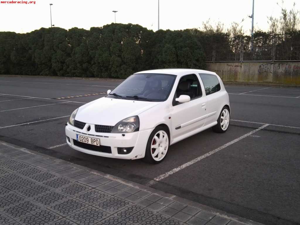 Renault clio sport año 01 vendo o cambio 5500 e cambio solo 