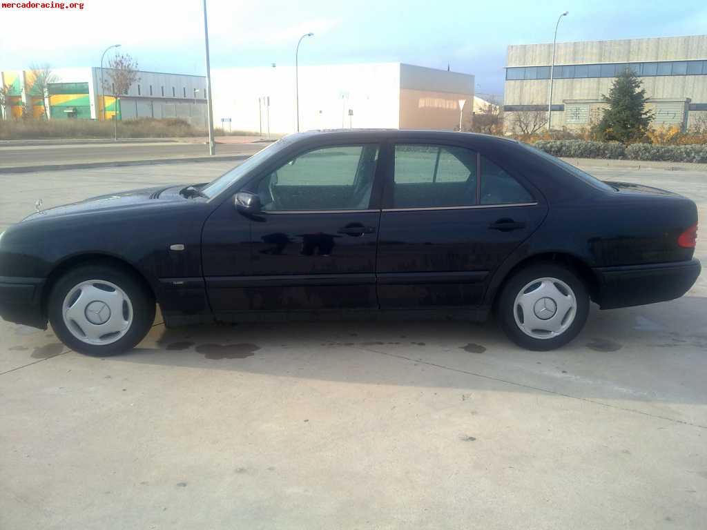 Mercedes serie e 230 se vende o cambio por coche pequeño gas