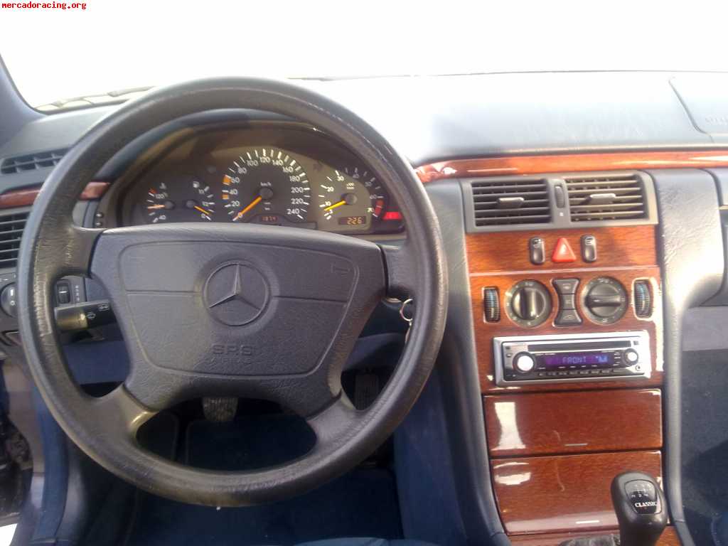 Mercedes serie e 230 se vende o cambio por coche pequeño gas