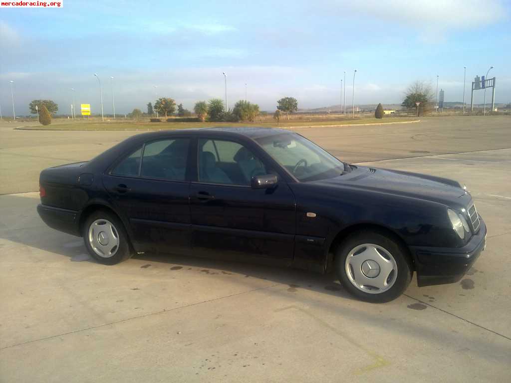 Mercedes serie e 230 se vende o cambio por coche pequeño gas