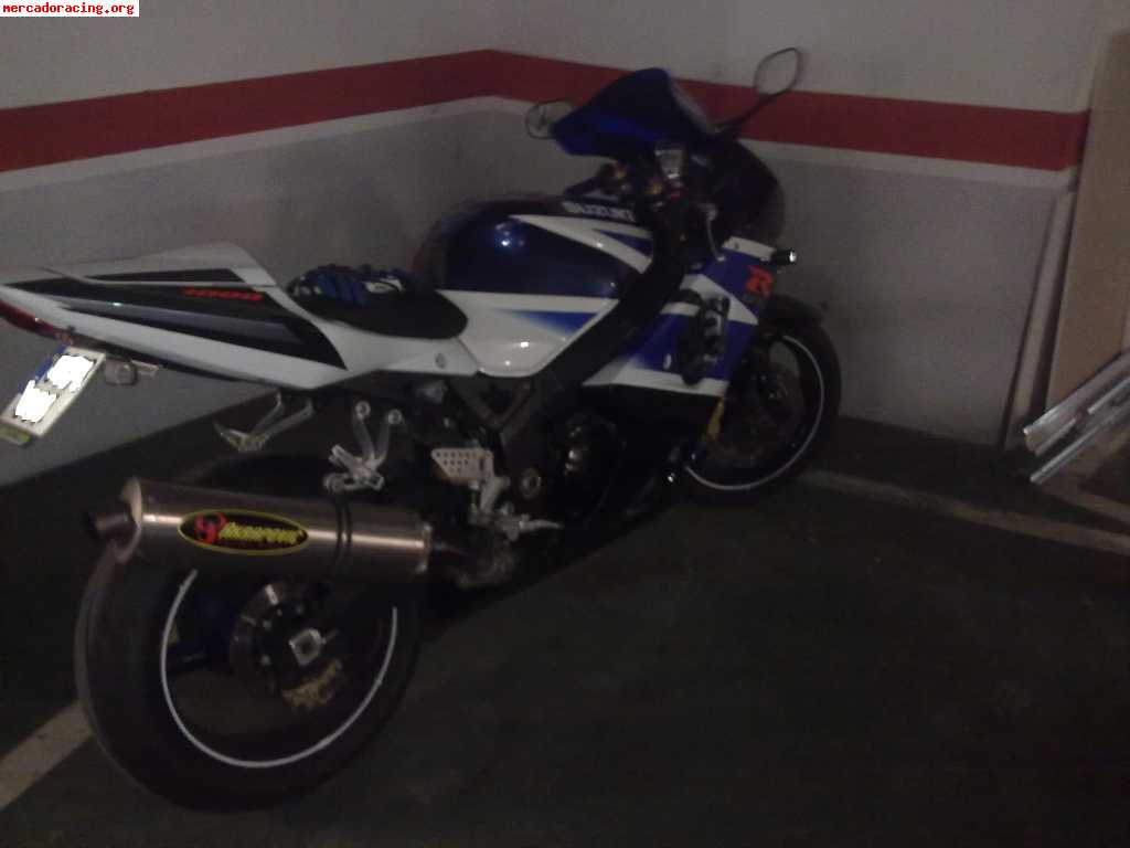 Se vende o se cambia por coche suzuki gsx r1000