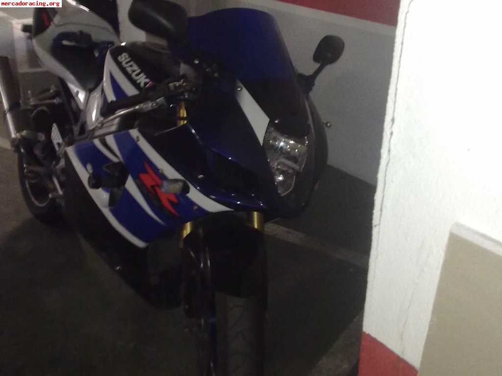 Se vende o se cambia por coche suzuki gsx r1000