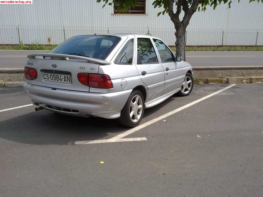 Ford escort xri 800€