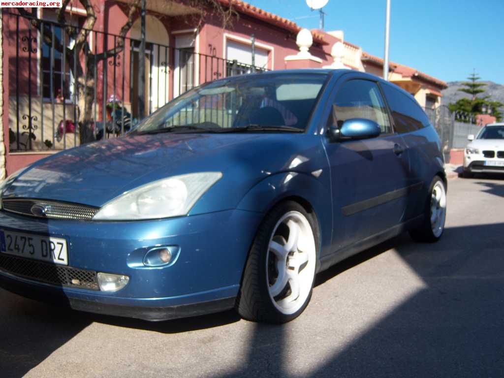 Vendo ford focus 1.6 año 2000   1500 euros