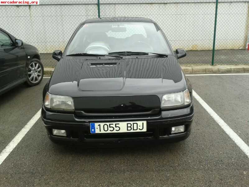 Se vende o cambia renault clio 1800 16v