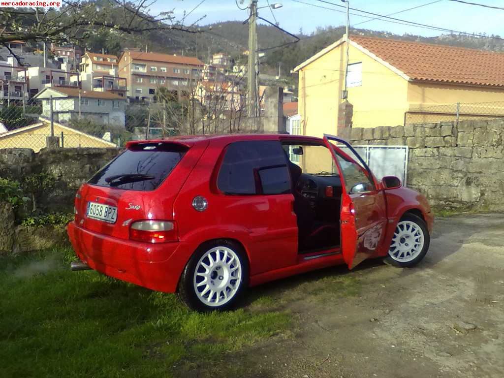 Vendo saxo 16v rojo.