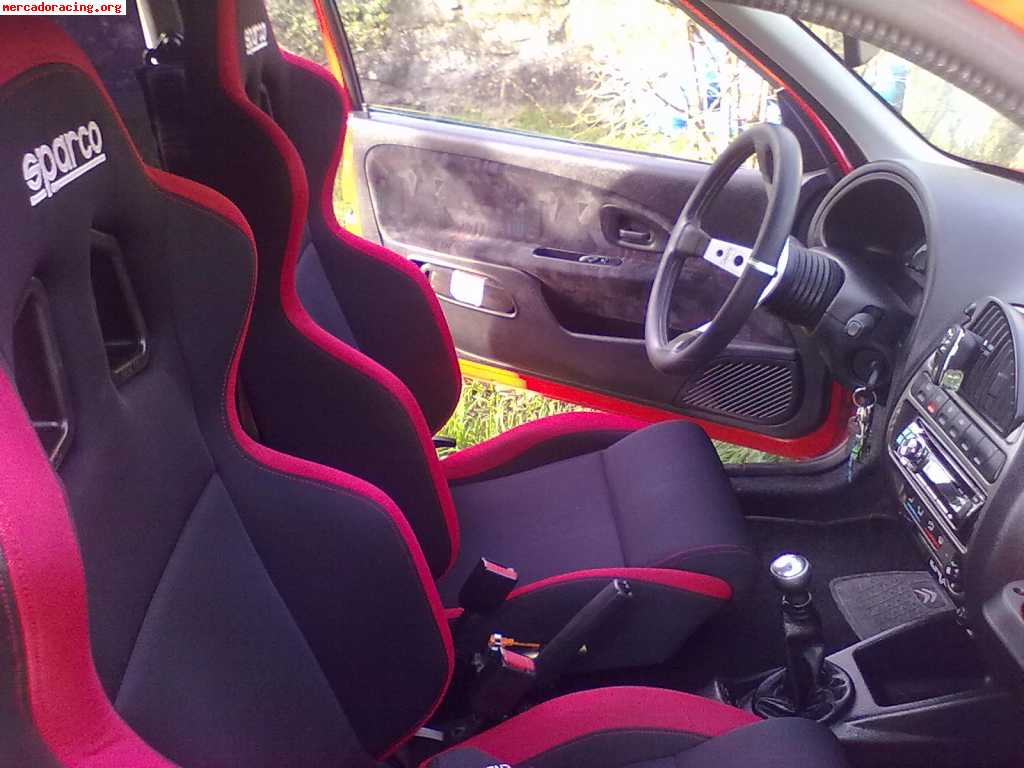 Vendo saxo 16v rojo.