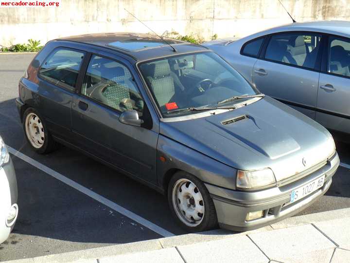 Se vende clio 16v fase i con la caja rota