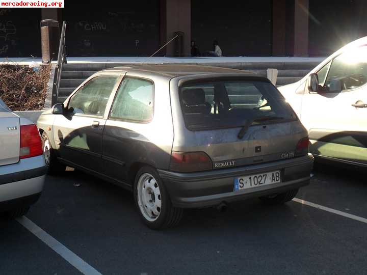 Se vende clio 16v fase i con la caja rota