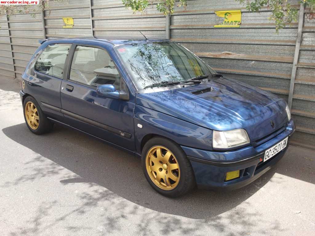 Renault clio williams .