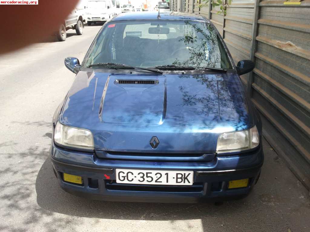 Renault clio williams .