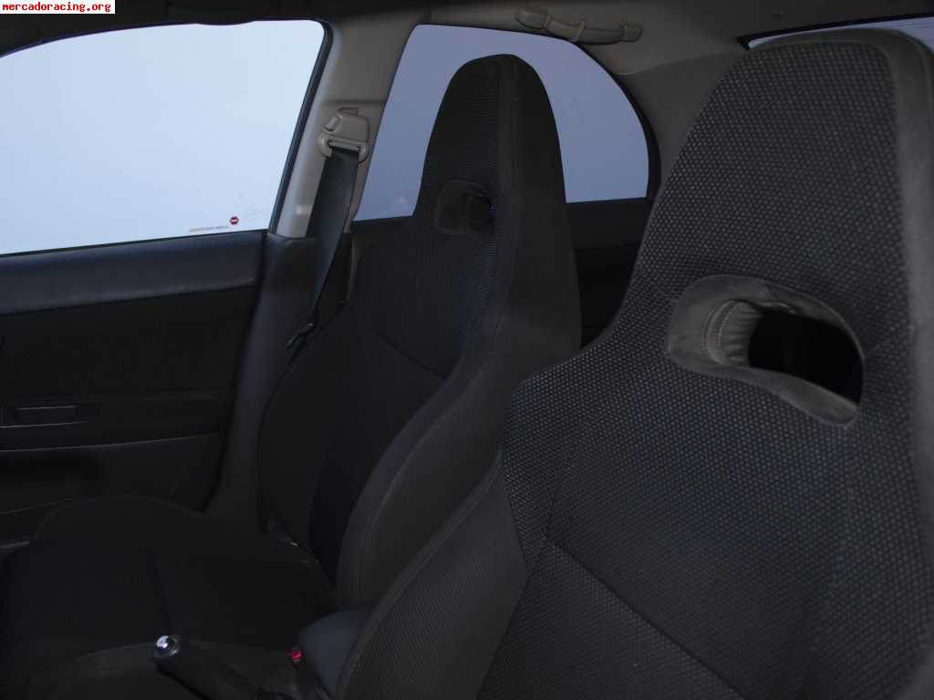 Se vende subaru impeza 2.0 ve 125 cv 8000 euros negociables.