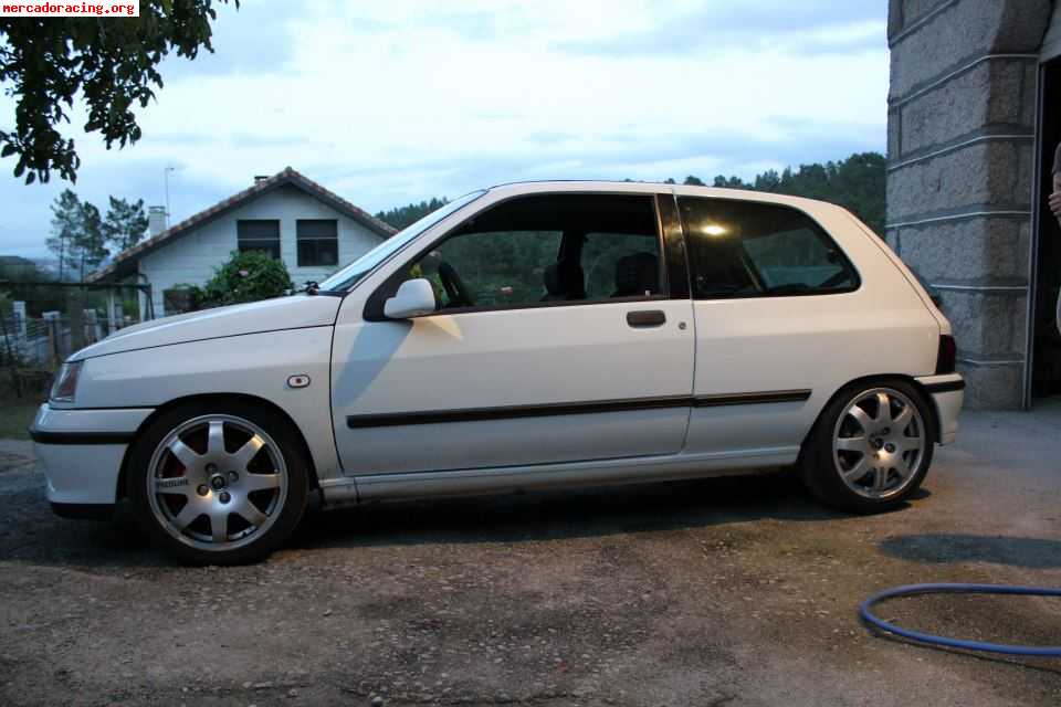 Clio 16v 3500€