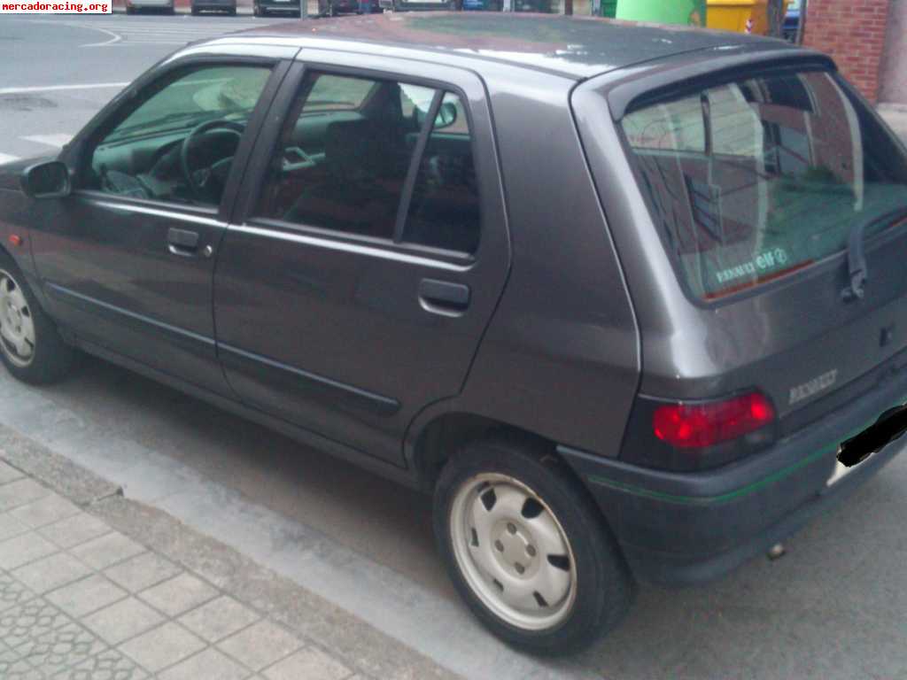 Se vende renault clio 1.4s