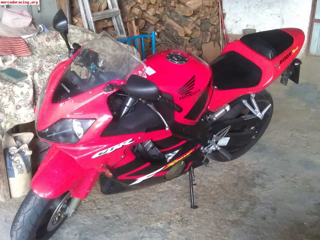 Vendo o cmabio honda cbr f sport de 600cc,limitada